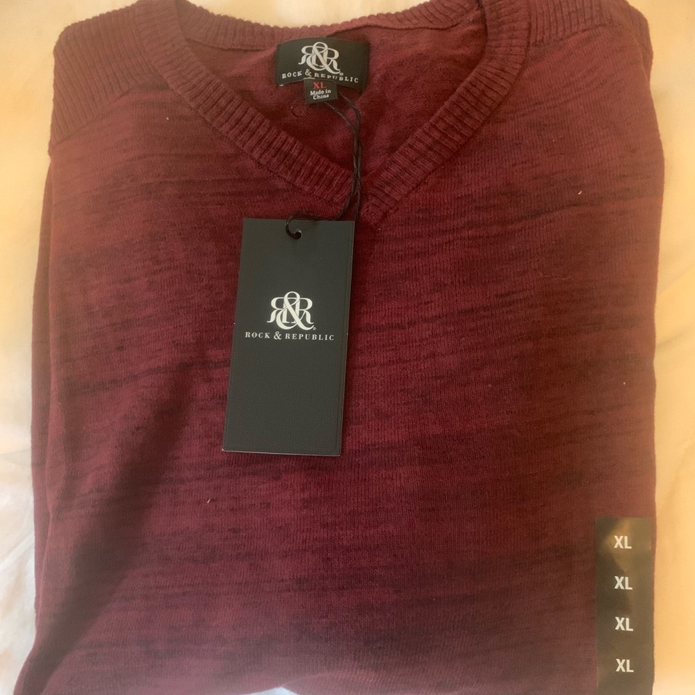 Rock & Republic Men’s V neck sweater